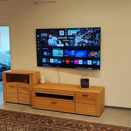 Mega Fuenf Schlafzimmer Nur Einzelbetten 198qm Bis 12 Personen Mit Parkpl Grill Wlan アパート ファイツヘーヒハイム