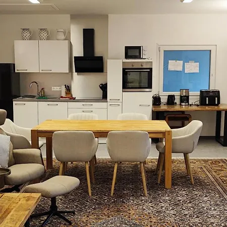 Mega Fuenf Schlafzimmer Nur Einzelbetten 198qm Bis 12 Personen Mit Parkpl Grill Wlan アパート *