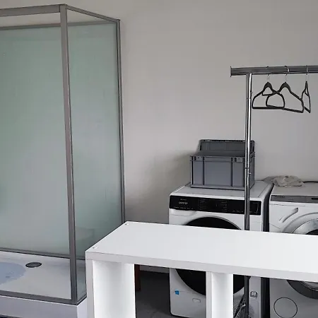 Mega Fuenf Schlafzimmer Nur Einzelbetten 198qm Bis 12 Personen Mit Parkpl Grill Wlan アパート
