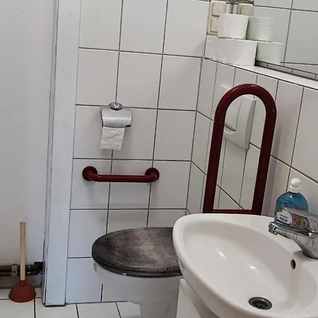 Mega Fuenf Schlafzimmer Nur Einzelbetten 198qm Bis 12 Personen Mit Parkpl Grill Wlan Veitshöchheim